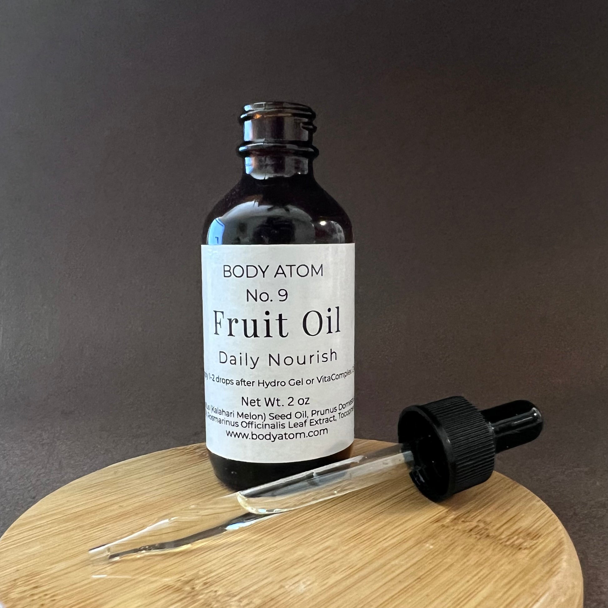 botanical face oil serum that nourishes skin and improves smooth texture